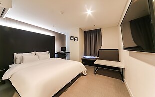 Maximum Hotel