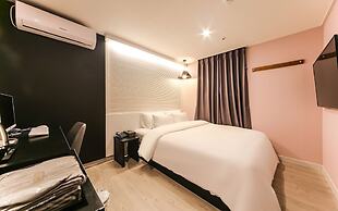 Maximum Hotel