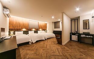 Maximum Hotel