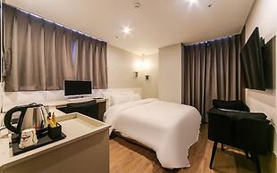 Maximum Hotel