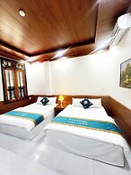 HG Hostel and Motobikes
