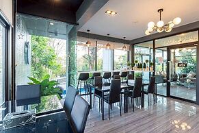 The Living Hotel SamutPrakan