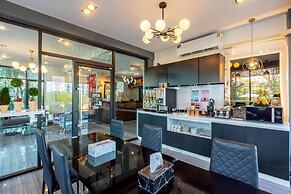 The Living Hotel SamutPrakan