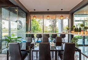 The Living Hotel SamutPrakan
