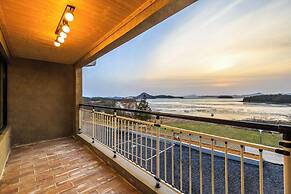 Hue travel Pension