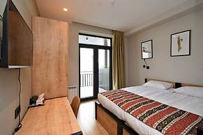 Andor Hotel