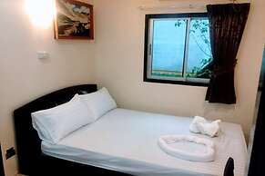 Golden Bee PhiPhi Hostel
