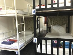 Golden Bee PhiPhi Hostel