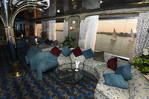 Diamond ship Hotel