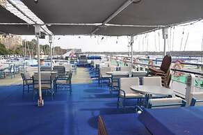 Diamond ship Hotel