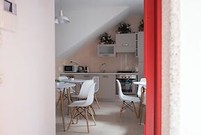 Intra Rooms