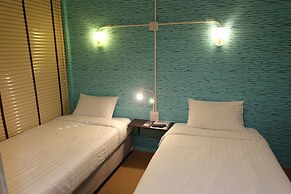14 Plus 1 Hotel