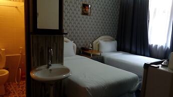 14 Plus 1 Hotel