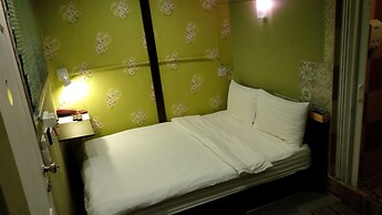14 Plus 1 Hotel