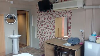 14 Plus 1 Hotel