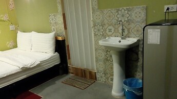 14 Plus 1 Hotel