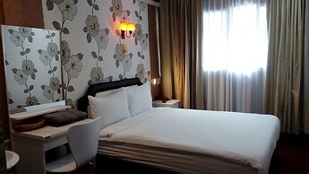 14 Plus 1 Hotel