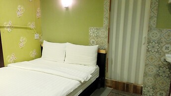 14 Plus 1 Hotel