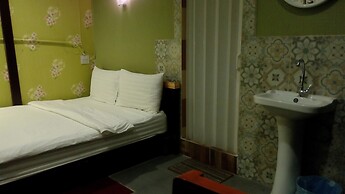 14 Plus 1 Hotel