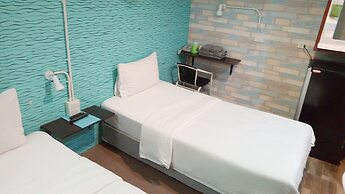 14 Plus 1 Hotel