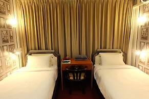 14 Plus 1 Hotel