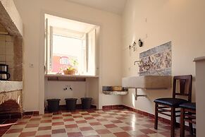 Lisbon Calling Rooms & Studio