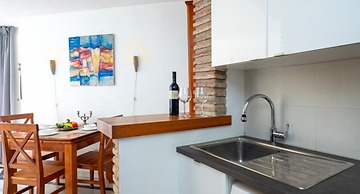 Apartment - 2 Bedrooms with Pool and WiFi - 107868