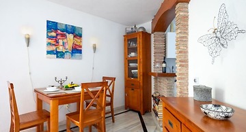 Apartment - 2 Bedrooms with Pool and WiFi - 107868