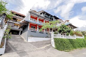 Adinda Beach Hotel and Villa