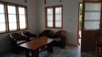 Lembur Incu Syariah Villa