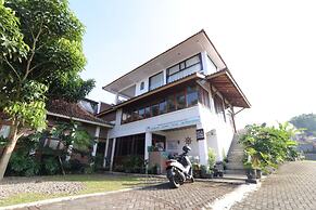 Lembur Incu Syariah Villa