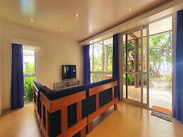 Pili Beach Resort Agmanic