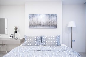 Near BTS Thonglor, Cozy and Comfortable Condo bkvtara11
