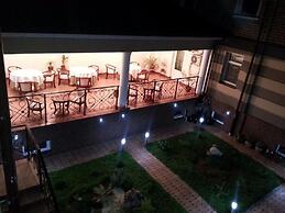 Arien Plaza