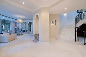 Maison Privee Private Pool and Beach Access Villa w/ Cinematic Vws