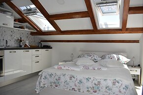 Dante Apartment