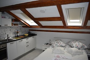 Dante Apartment