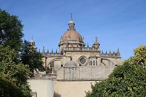 Hotel Carlos V by Viverestays