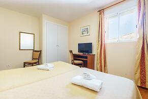 Hotel Carlos V by Viverestays