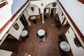 Hotel Carlos V by Viverestays