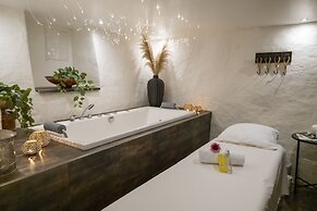 Treetop Spa Hangout & Hotel