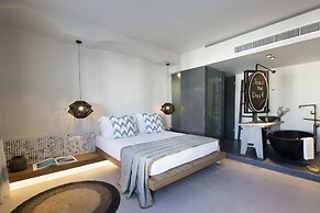 Parion Opus - Adults Only