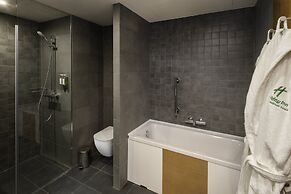 Holiday Inn Yerevan - Republic Square by IHG