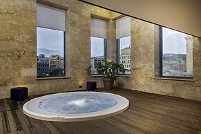Holiday Inn Yerevan - Republic Square by IHG