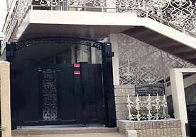 Centrally Located Deluxe Furnished.1