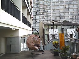 Strategic Studio Apartment at Beverly Dago with Mountain View