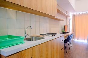 Warm Design Studio Apartment at Casa De Parco