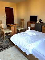 Grand Pyramids View Guesthouse