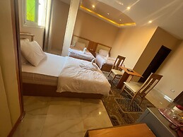 Grand Pyramids View Guesthouse