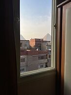 Grand Pyramids View Guesthouse